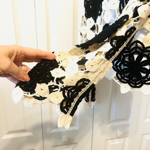 Cloth By Design-Crocheted Black/Ivory Cut Out Flower Knit Bell Sleeve Sweater-XL - Picture 13 of 16